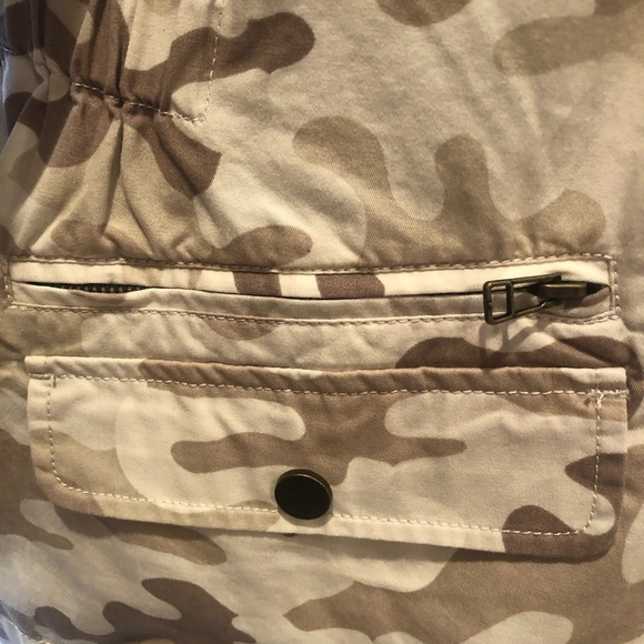 Rachel Hollis Ltd Camo Jacket.  Size Small. - Picture 9 of 10